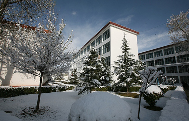 西藏大学在职研究生校园图片